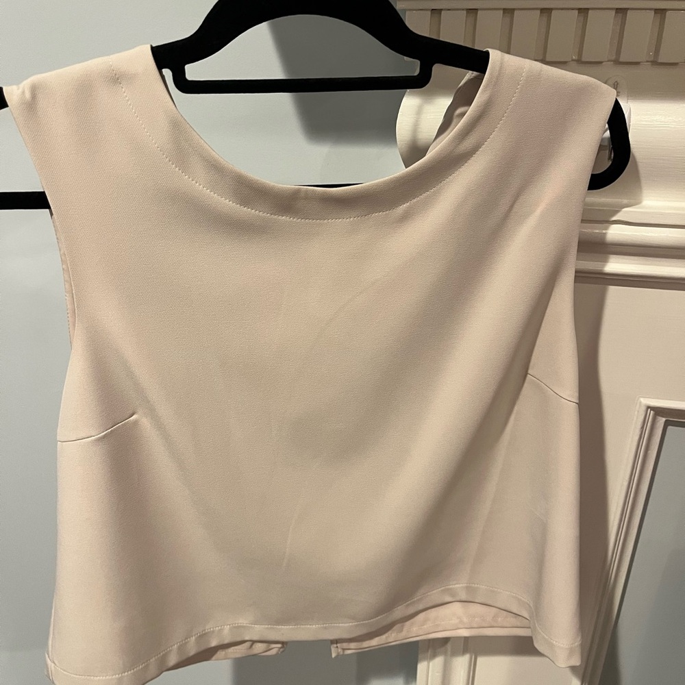 Drew size L neutral crop top